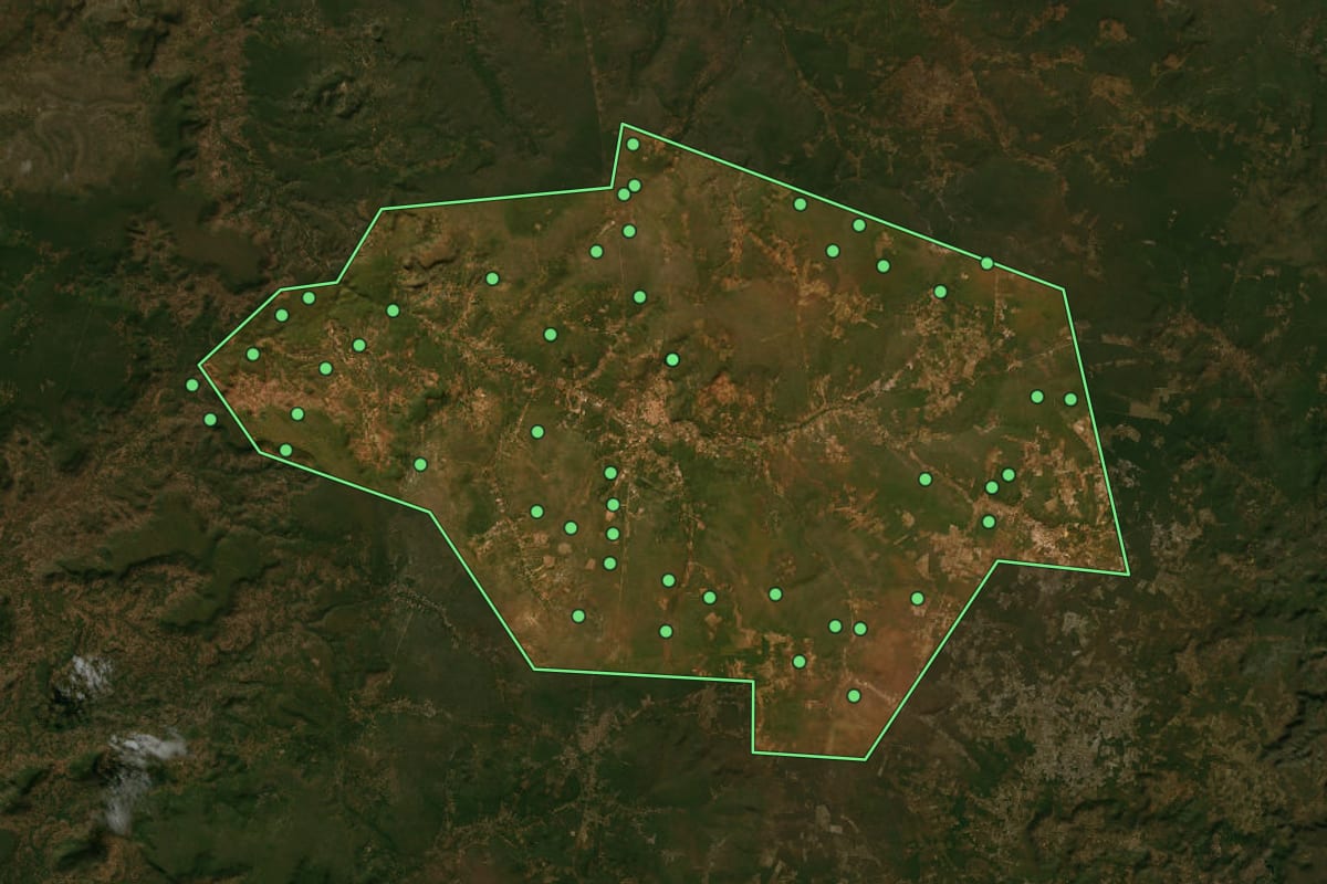 Imagem de satélite de Inhuma (PI), com o contorno do município e a posição dos imóveis desta página.