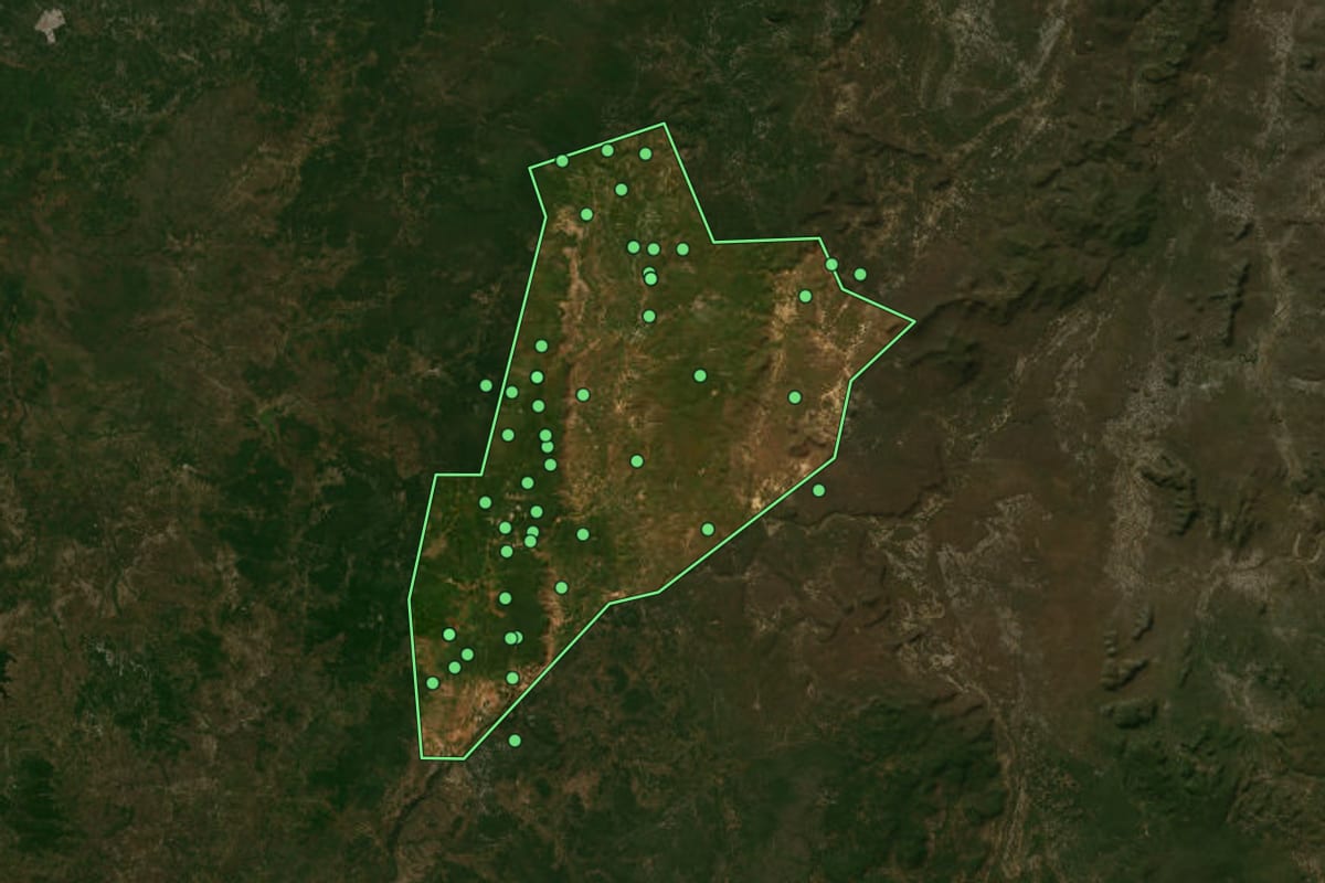 Imagem de satélite de Juazeiro do Piauí (PI), com o contorno do município e a posição dos imóveis desta página.
