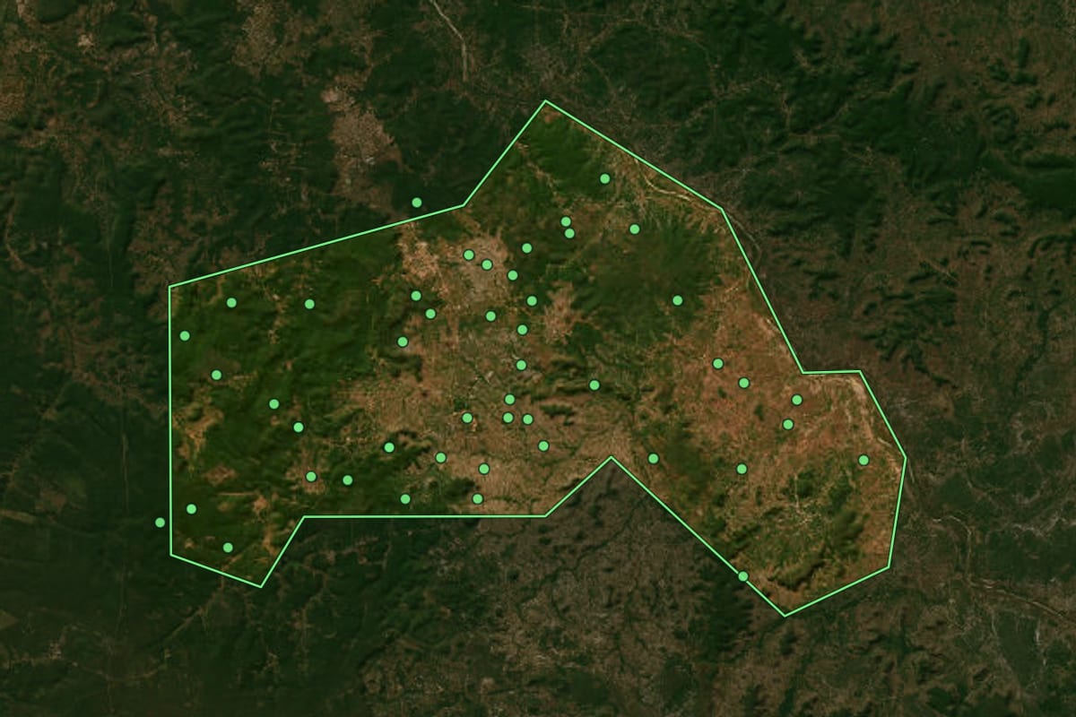Imagem de satélite de Lagoa do Piauí (PI), com o contorno do município e a posição dos imóveis desta página.