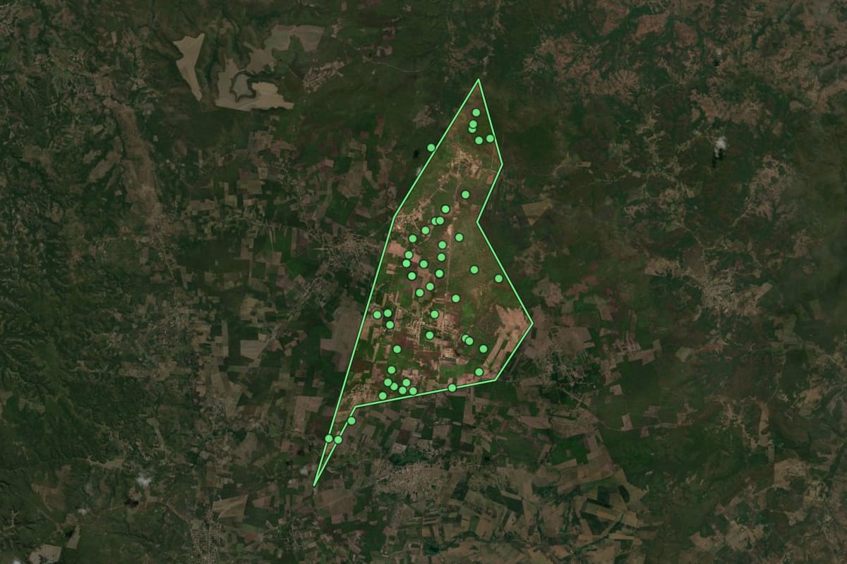Imagem de satélite de Lagoinha do Piauí (PI), com o contorno do município e a posição dos imóveis desta página.