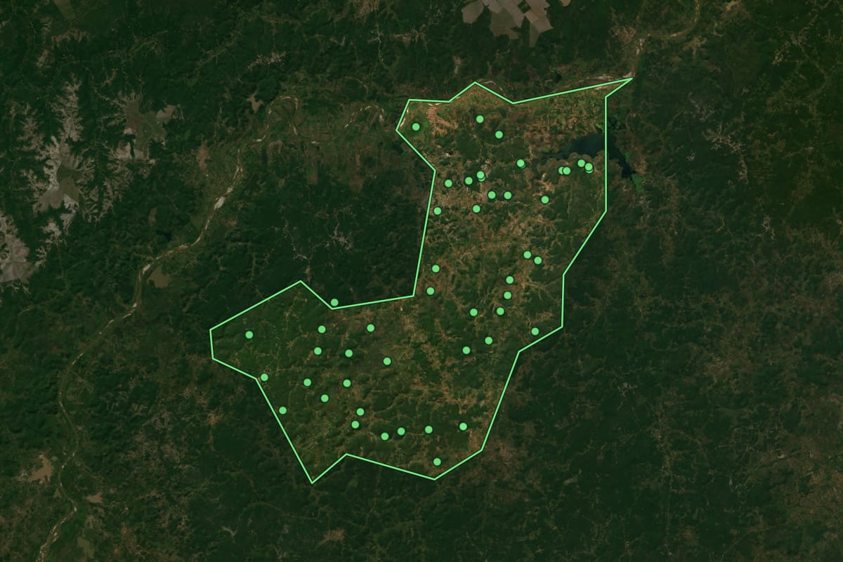 Imagem de satélite de Luzilândia (PI), com o contorno do município e a posição dos imóveis desta página.