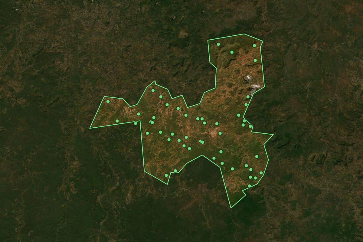 Imagem de satélite de Oeiras (PI), com o contorno do município e a posição dos imóveis desta página.
