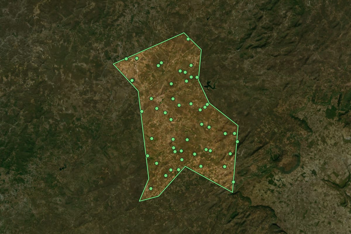 Imagem de satélite de Padre Marcos (PI), com o contorno do município e a posição dos imóveis desta página.