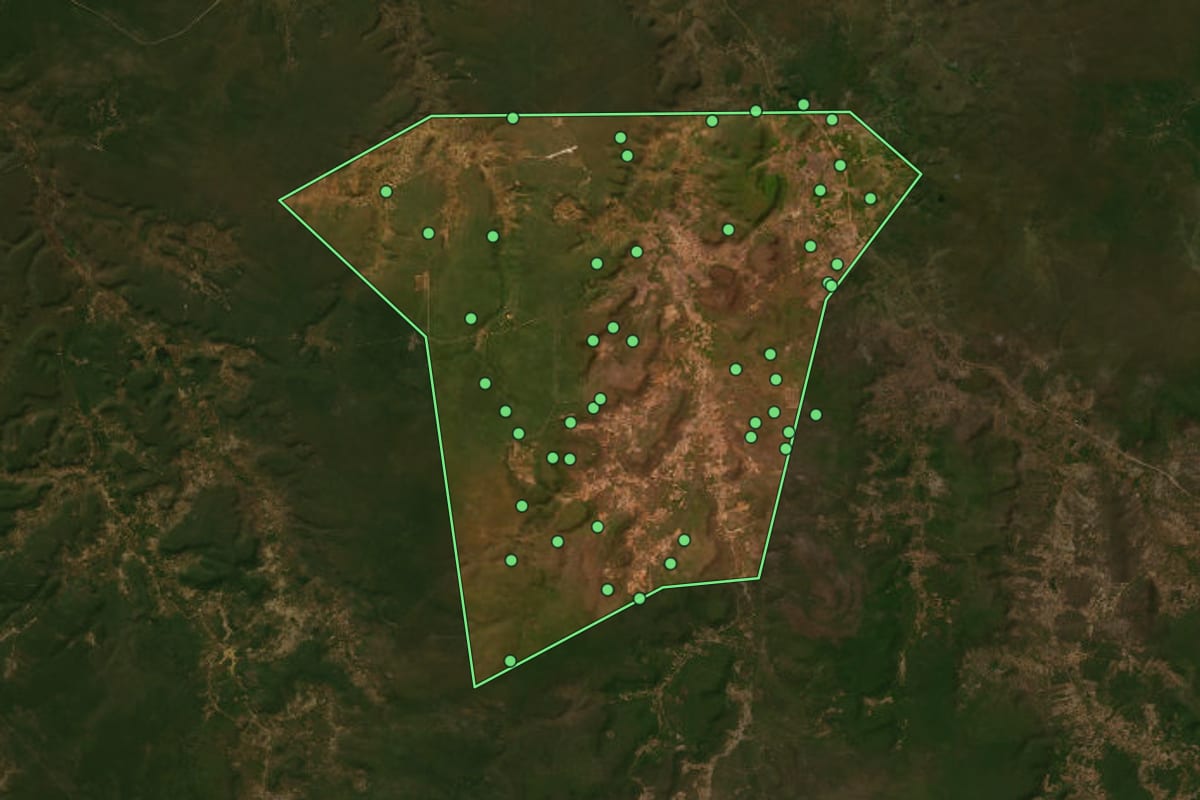 Imagem de satélite de Paes Landim (PI), com o contorno do município e a posição dos imóveis desta página.