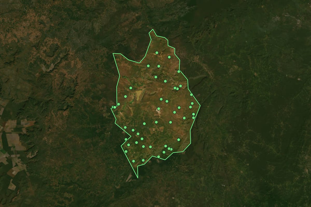 Imagem de satélite de Parnaguá (PI), com o contorno do município e a posição dos imóveis desta página.