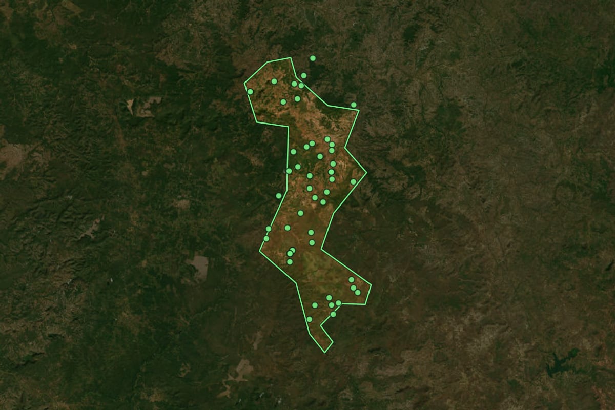 Imagem de satélite de Passagem Franca do Piauí (PI), com o contorno do município e a posição dos imóveis desta página.