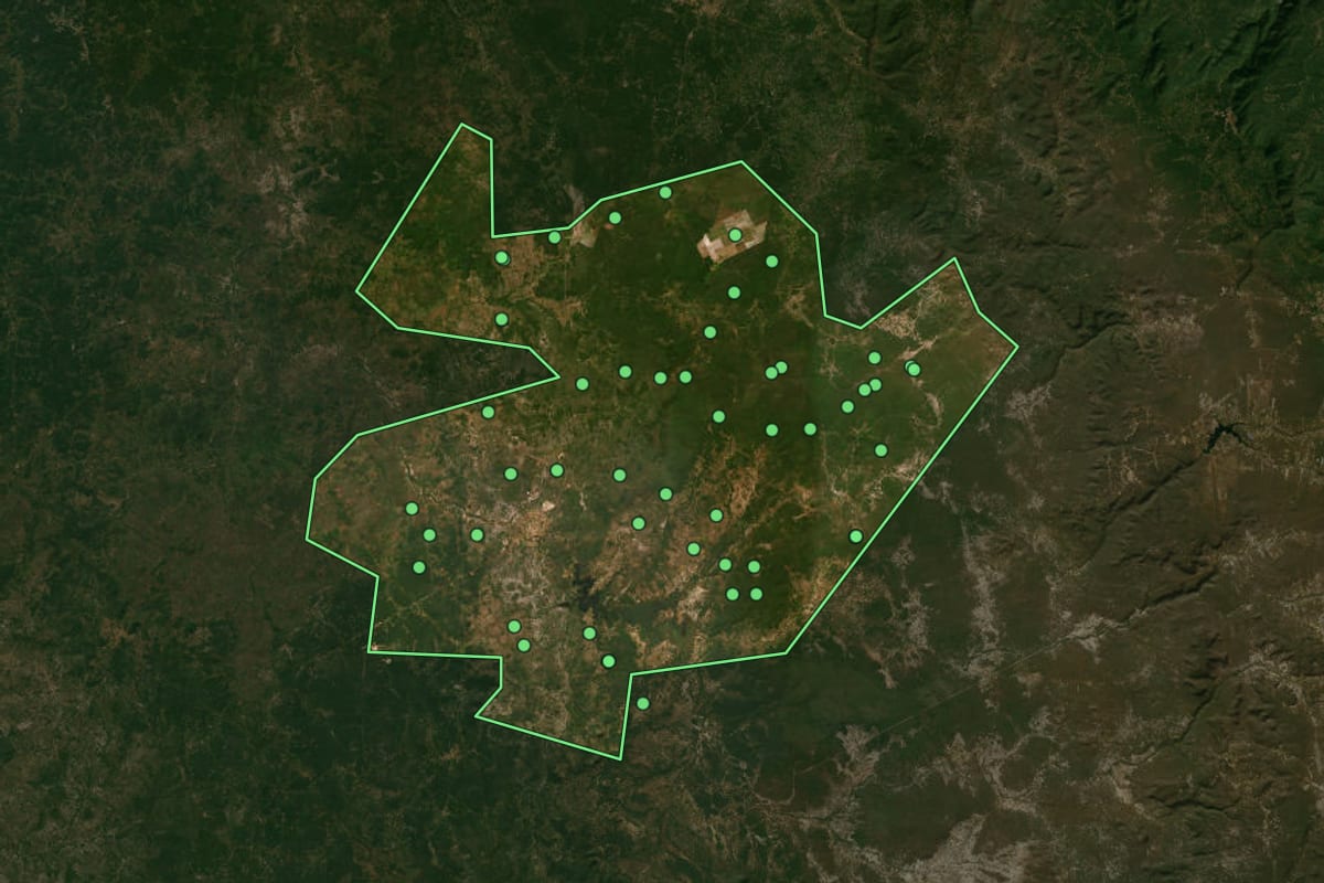 Imagem de satélite de Piracuruca (PI), com o contorno do município e a posição dos imóveis desta página.