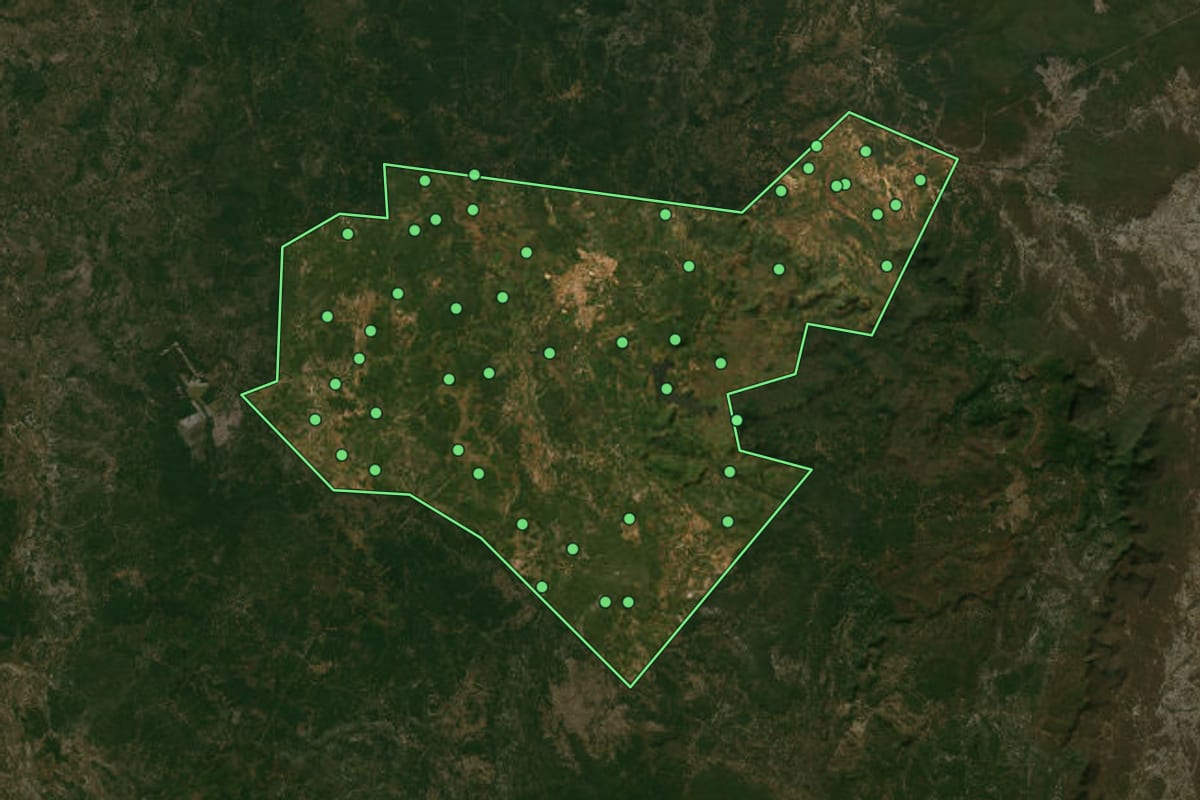 Imagem de satélite de Piripiri (PI), com o contorno do município e a posição dos imóveis desta página.