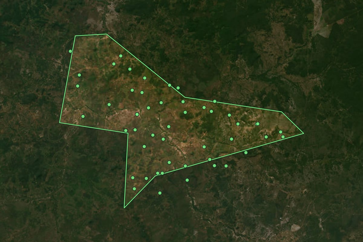 Imagem de satélite de São José do Divino (PI), com o contorno do município e a posição dos imóveis desta página.