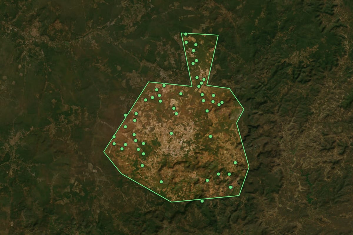 Imagem de satélite de São José do Piauí (PI), com o contorno do município e a posição dos imóveis desta página.