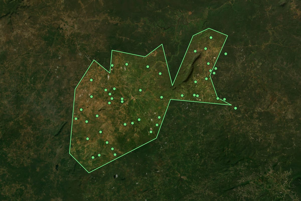 Imagem de satélite de São Lourenço do Piauí (PI), com o contorno do município e a posição dos imóveis desta página.