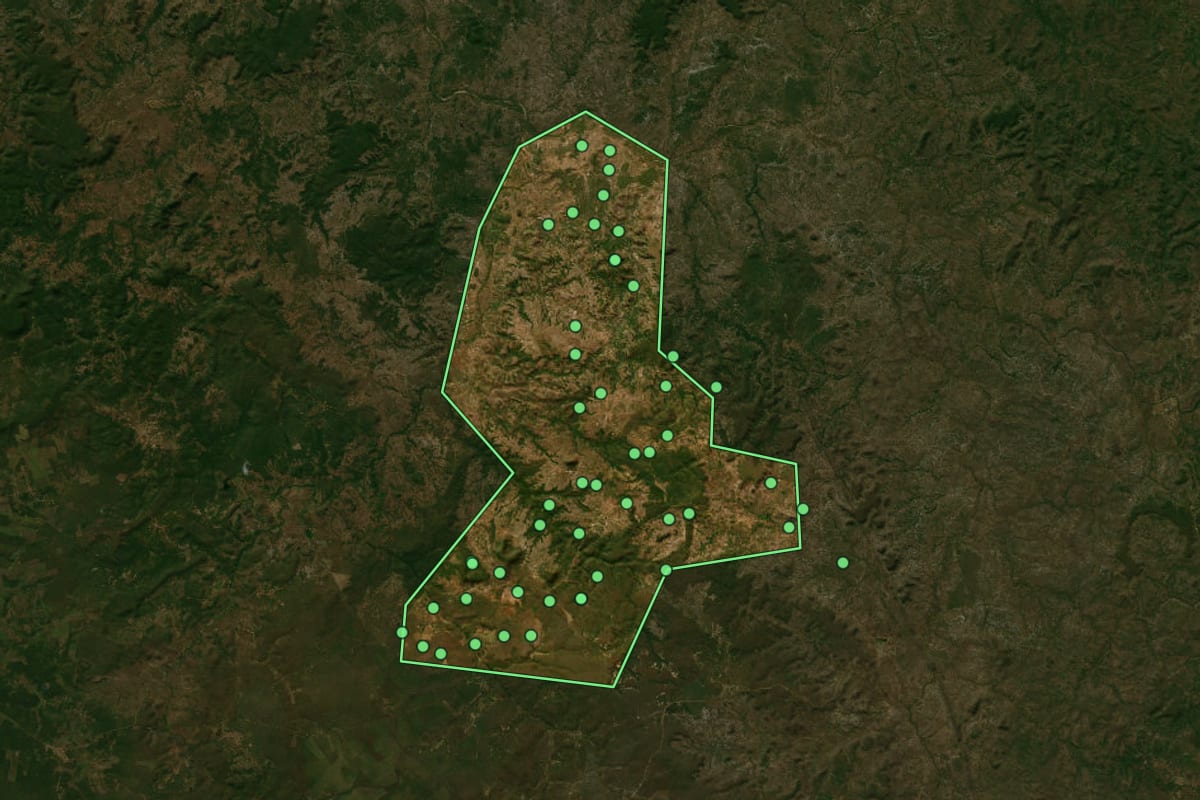 Imagem de satélite de São Miguel da Baixa Grande (PI), com o contorno do município e a posição dos imóveis desta página.
