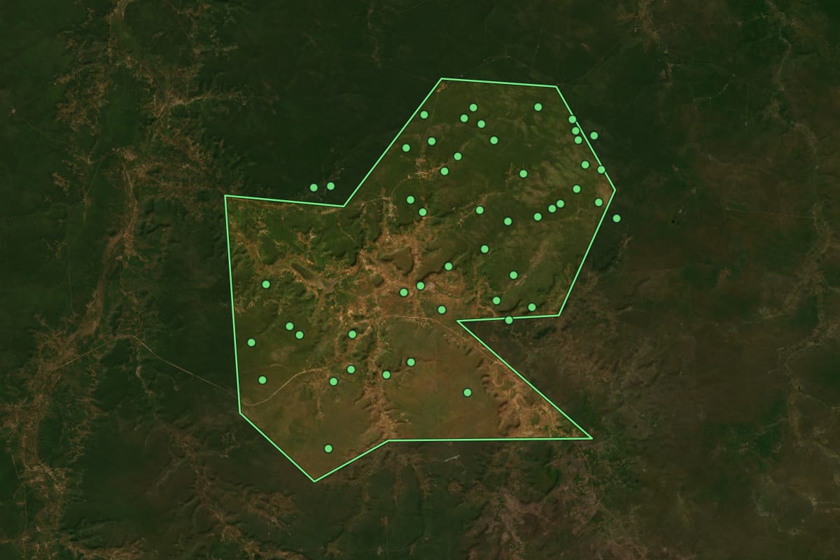Imagem de satélite de São Miguel do Fidalgo (PI), com o contorno do município e a posição dos imóveis desta página.