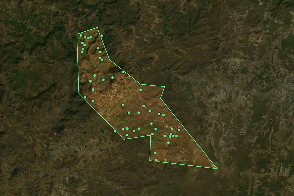 Imagem de satélite de Sussuapara (PI), com o contorno do município e a posição dos imóveis desta página.