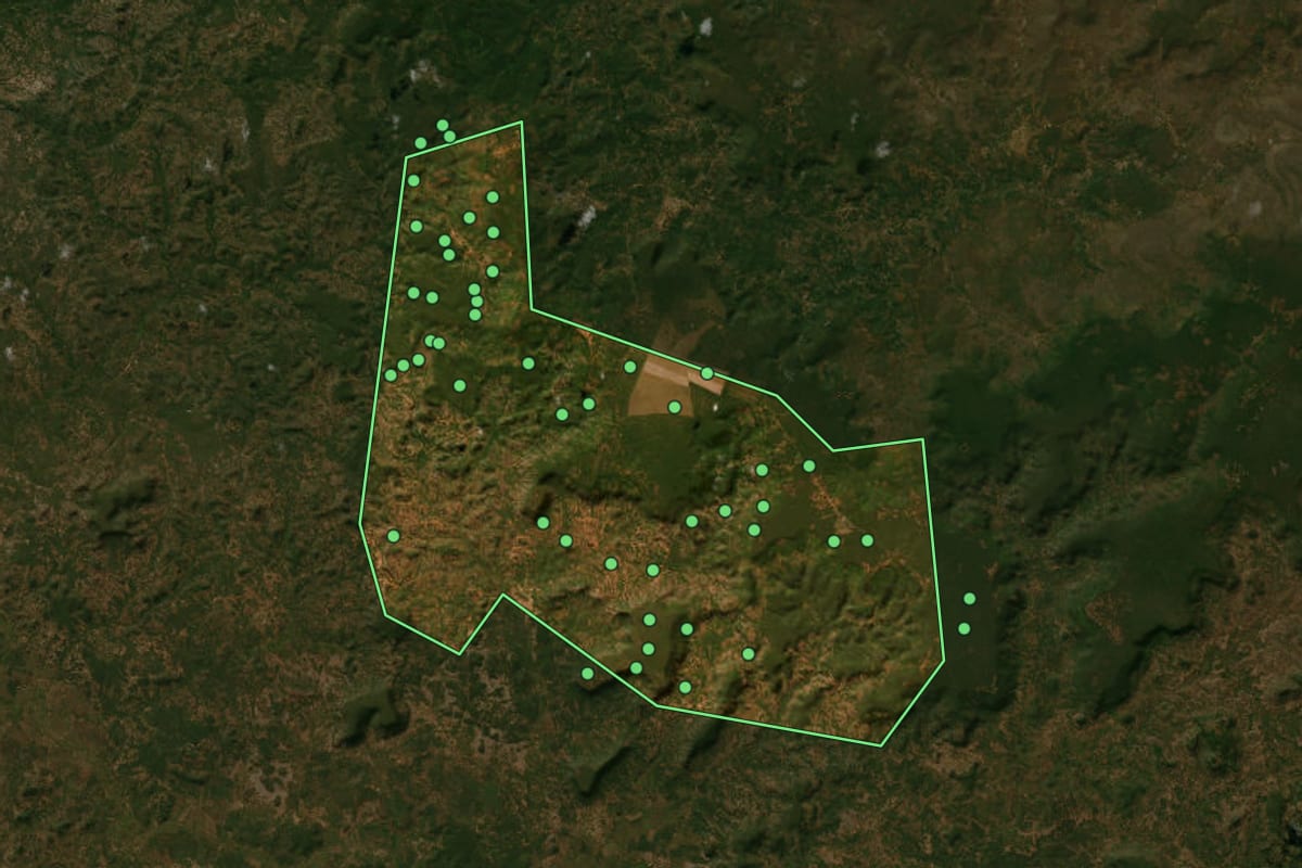 Imagem de satélite de Tanque do Piauí (PI), com o contorno do município e a posição dos imóveis desta página.