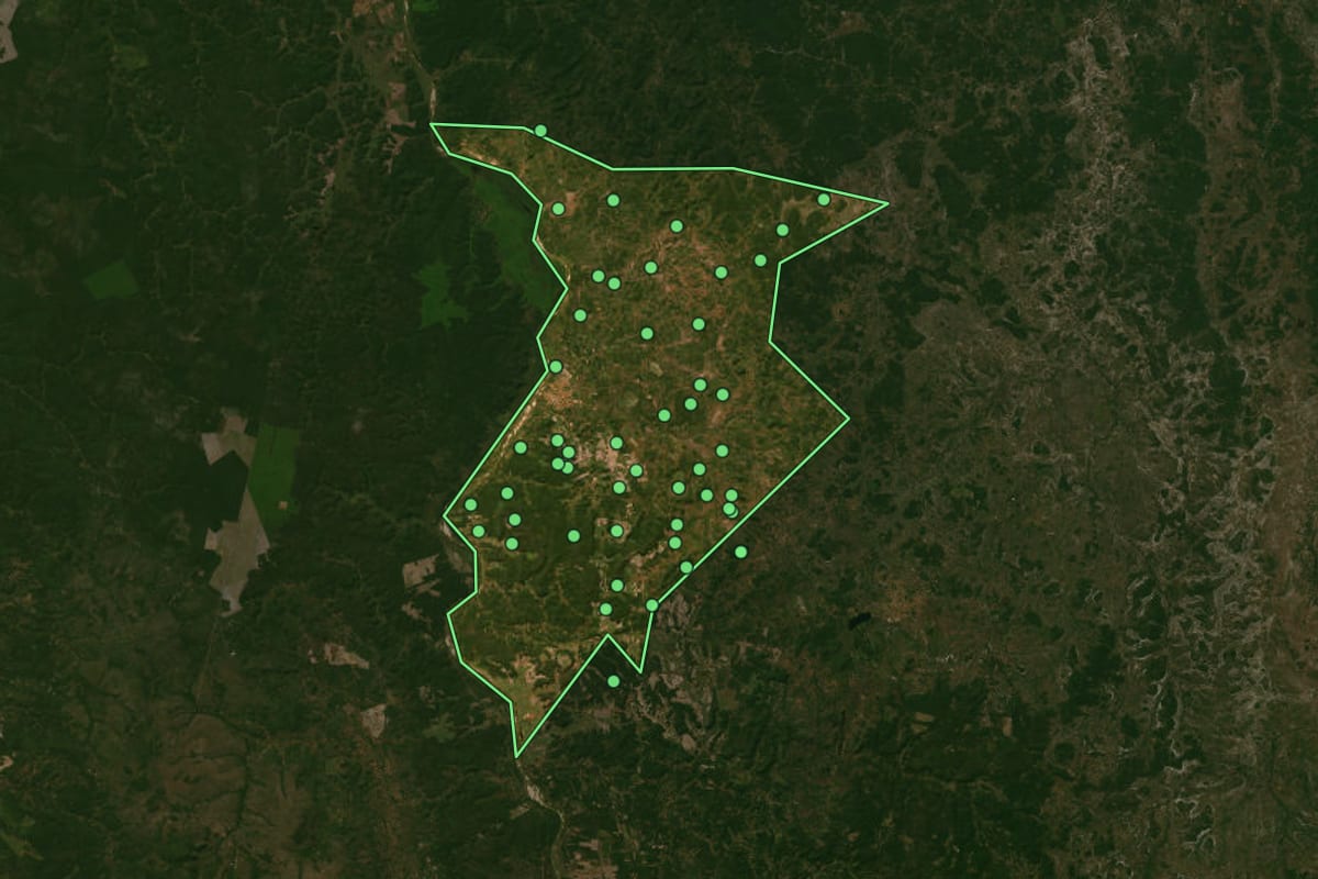 Imagem de satélite de União (PI), com o contorno do município e a posição dos imóveis desta página.