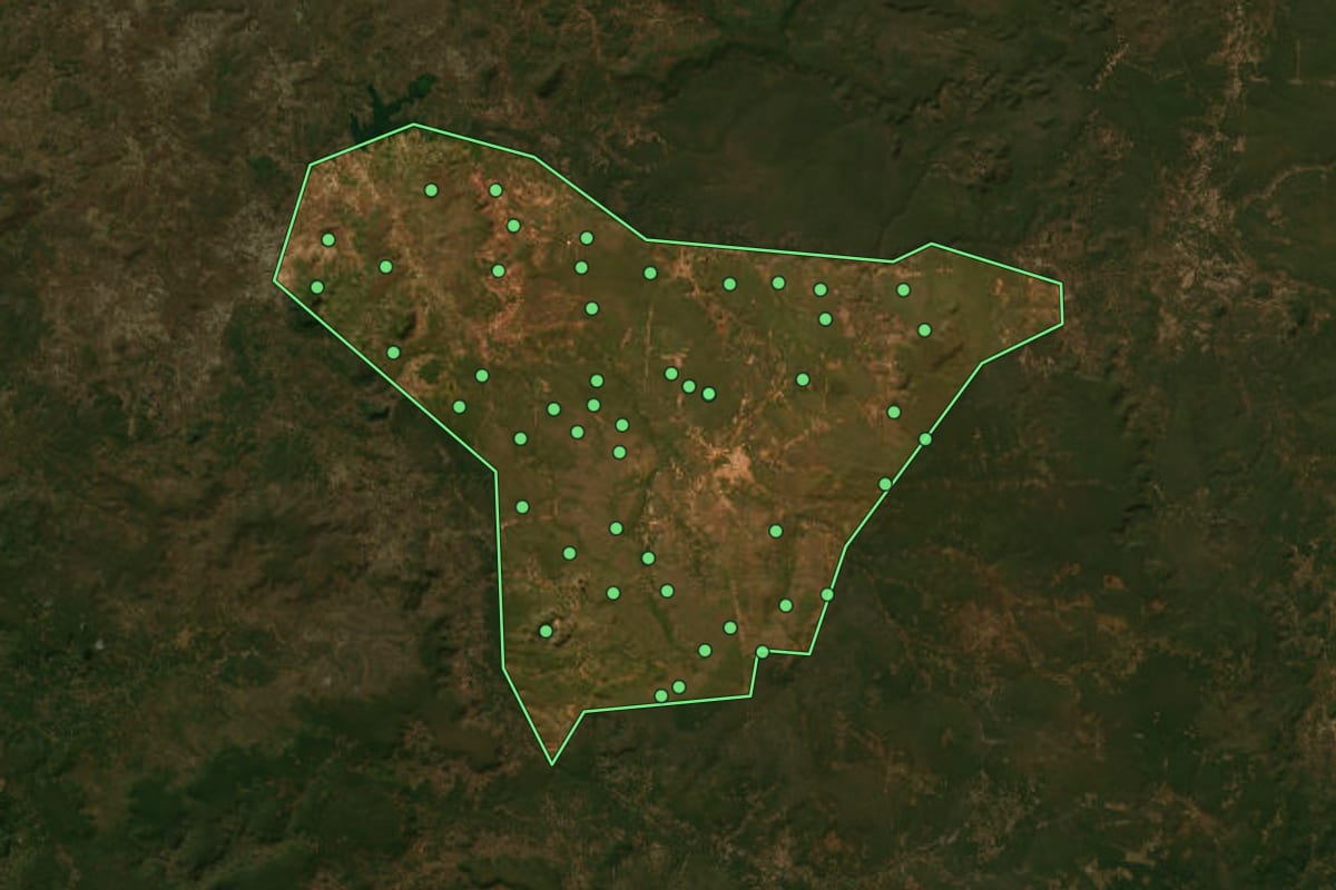 Imagem de satélite de Valença do Piauí (PI), com o contorno do município e a posição dos imóveis desta página.