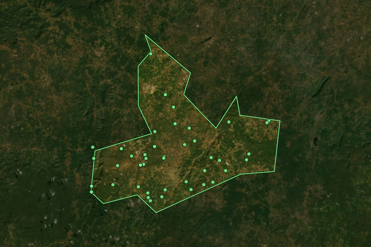 Imagem de satélite de Várzea Branca (PI), com o contorno do município e a posição dos imóveis desta página.