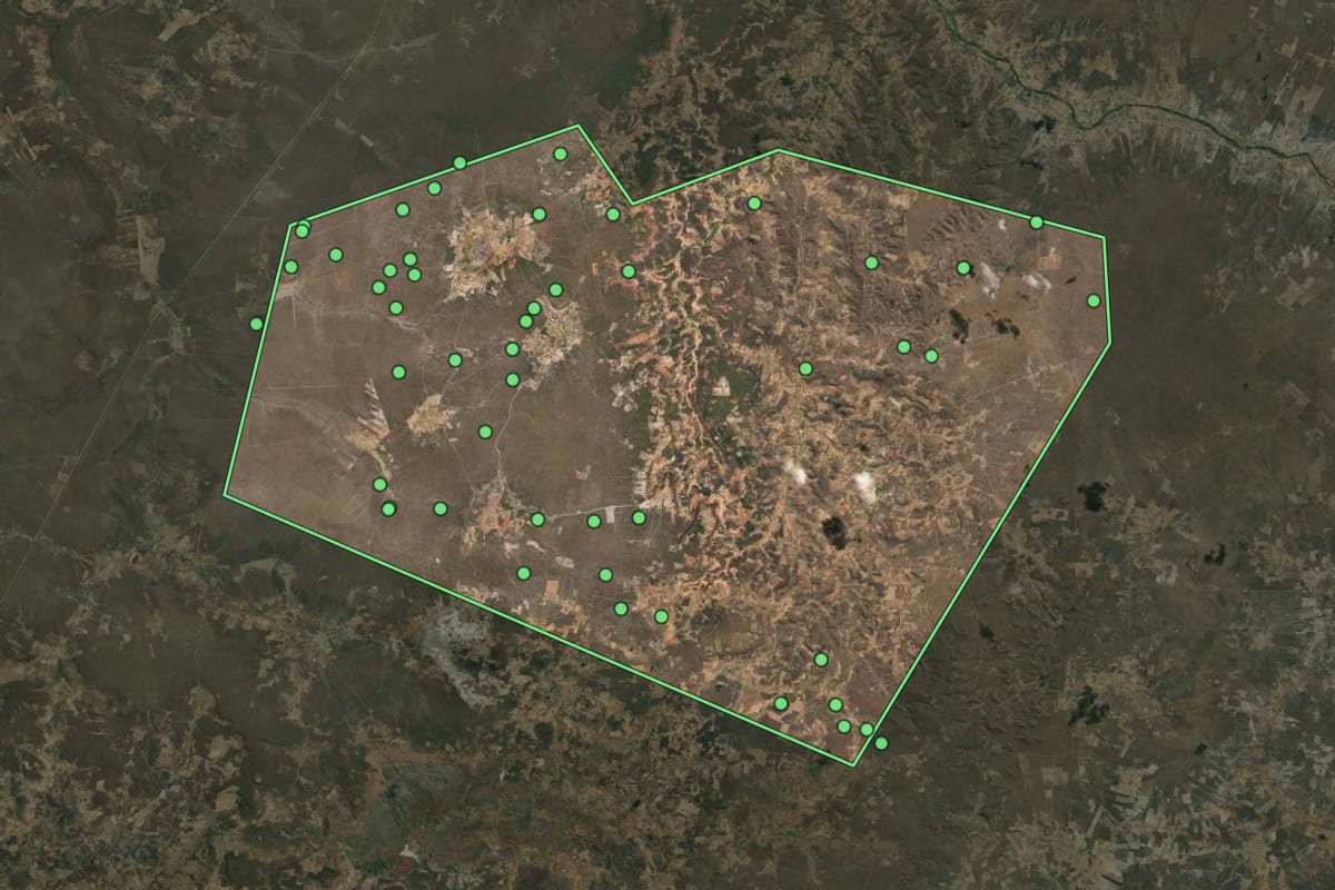 Imagem de satélite de Vera Mendes (PI), com o contorno do município e a posição dos imóveis desta página.