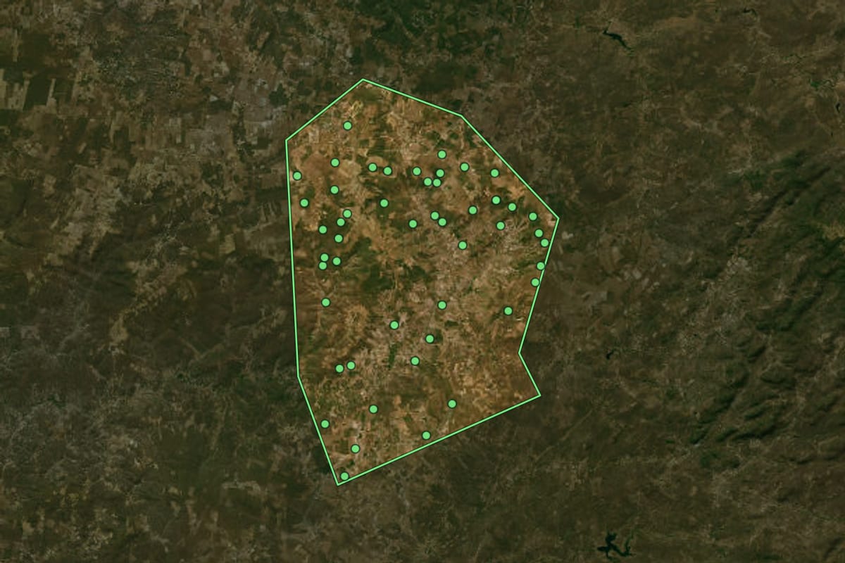 Imagem de satélite de Vila Nova do Piauí (PI), com o contorno do município e a posição dos imóveis desta página.