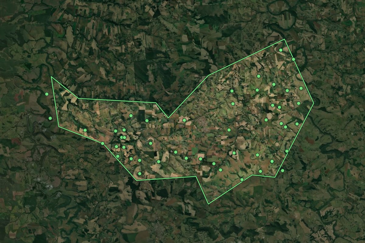 Imagem de satélite de Abatiá (PR), com o contorno do município e a posição dos imóveis desta página.