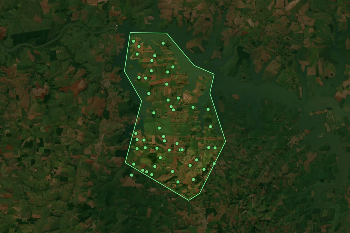 Imagem de satélite de Alvorada do Sul (PR), com o contorno do município e a posição dos imóveis desta página.