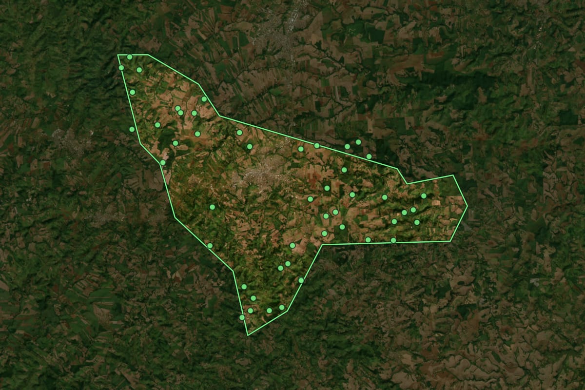Imagem de satélite de Apucarana (PR), com o contorno do município e a posição dos imóveis desta página.