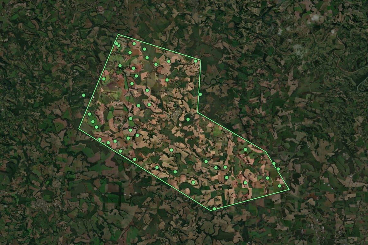 Imagem de satélite de Bom Sucesso do Sul (PR), com o contorno do município e a posição dos imóveis desta página.