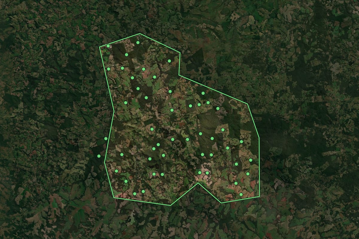 Imagem de satélite de Campina do Simão (PR), com o contorno do município e a posição dos imóveis desta página.