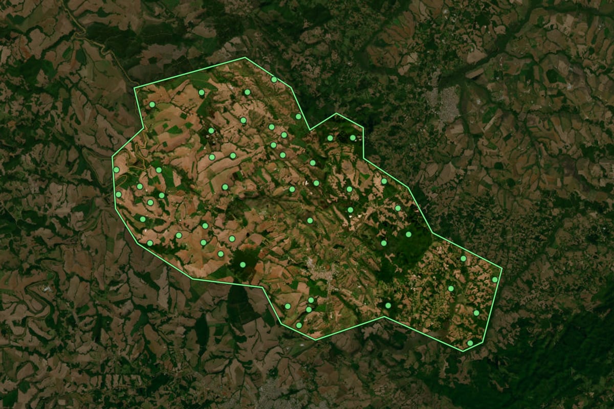 Imagem de satélite de Carambeí (PR), com o contorno do município e a posição dos imóveis desta página.