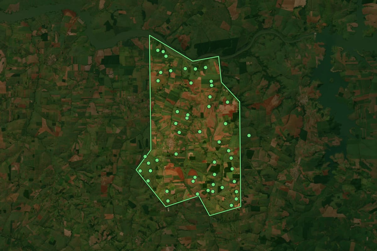 Imagem de satélite de Centenário do Sul (PR), com o contorno do município e a posição dos imóveis desta página.