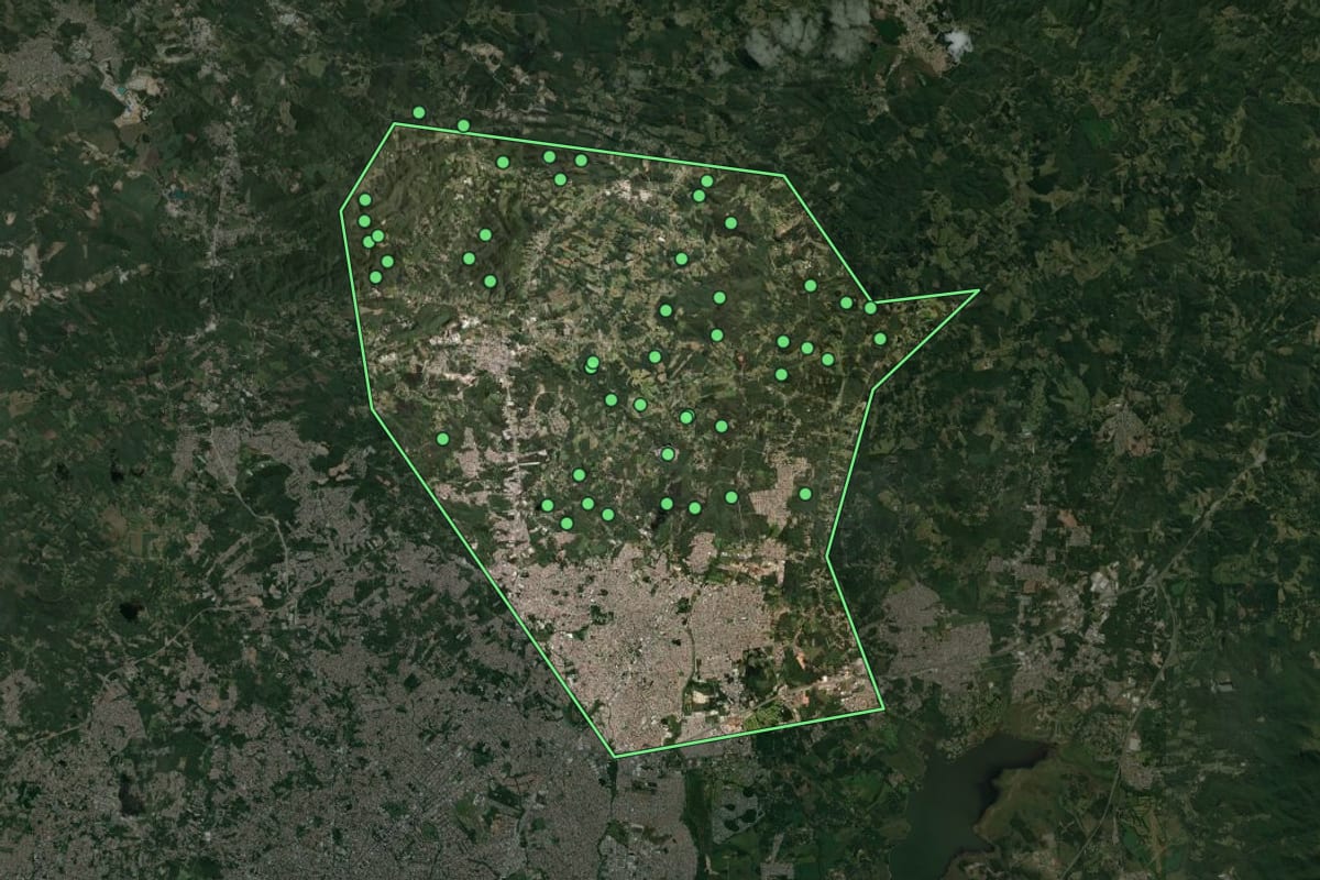 Imagem de satélite de Colombo (PR), com o contorno do município e a posição dos imóveis desta página.