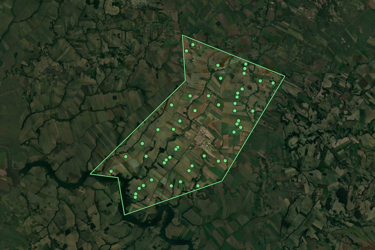 Imagem de satélite de Floresta (PR), com o contorno do município e a posição dos imóveis desta página.