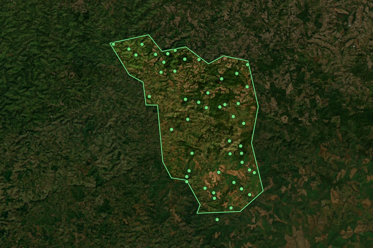 Imagem de satélite de Goioxim (PR), com o contorno do município e a posição dos imóveis desta página.