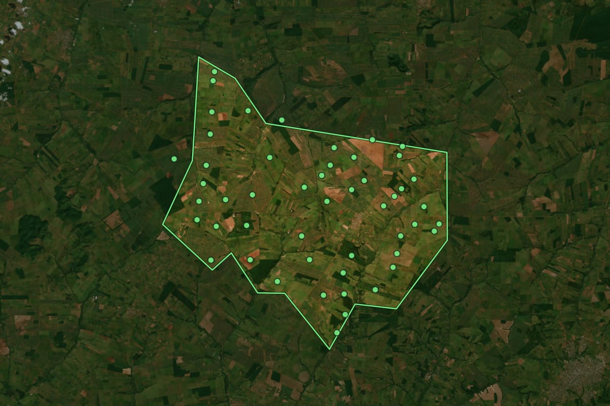 Imagem de satélite de Guairaçá (PR), com o contorno do município e a posição dos imóveis desta página.