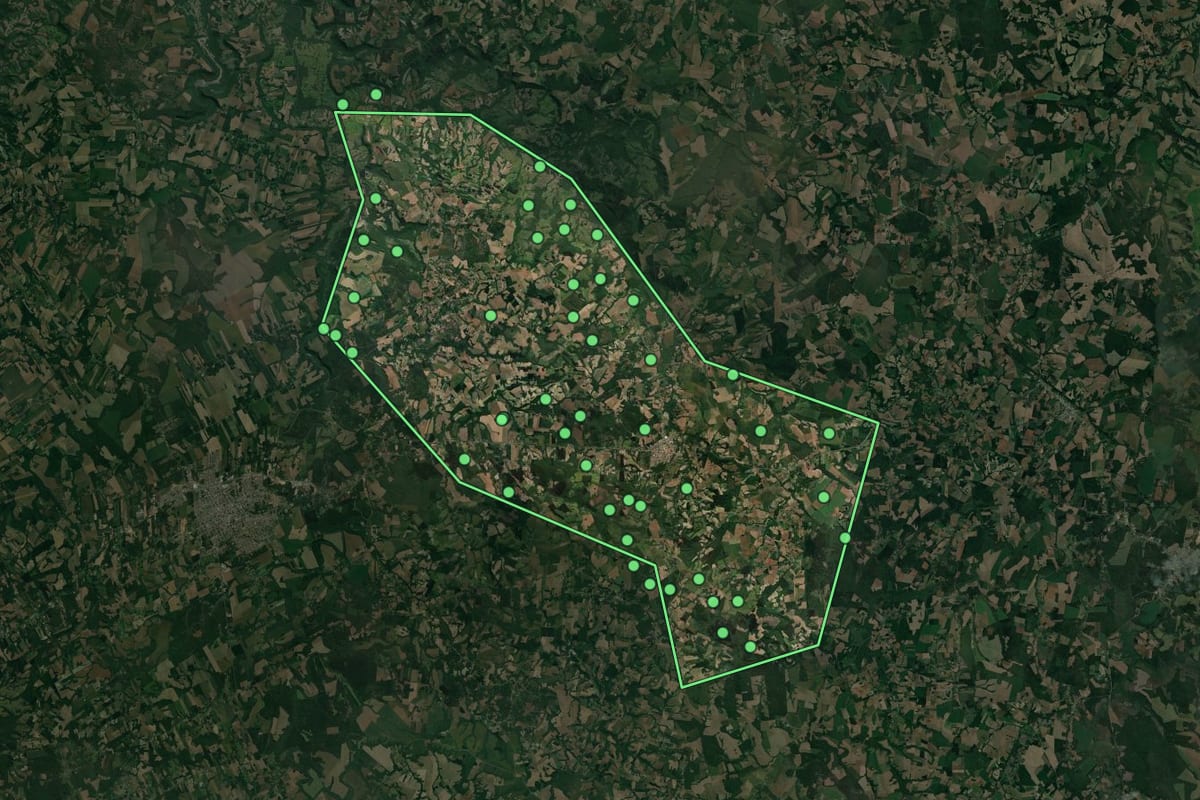Imagem de satélite de Guamiranga (PR), com o contorno do município e a posição dos imóveis desta página.