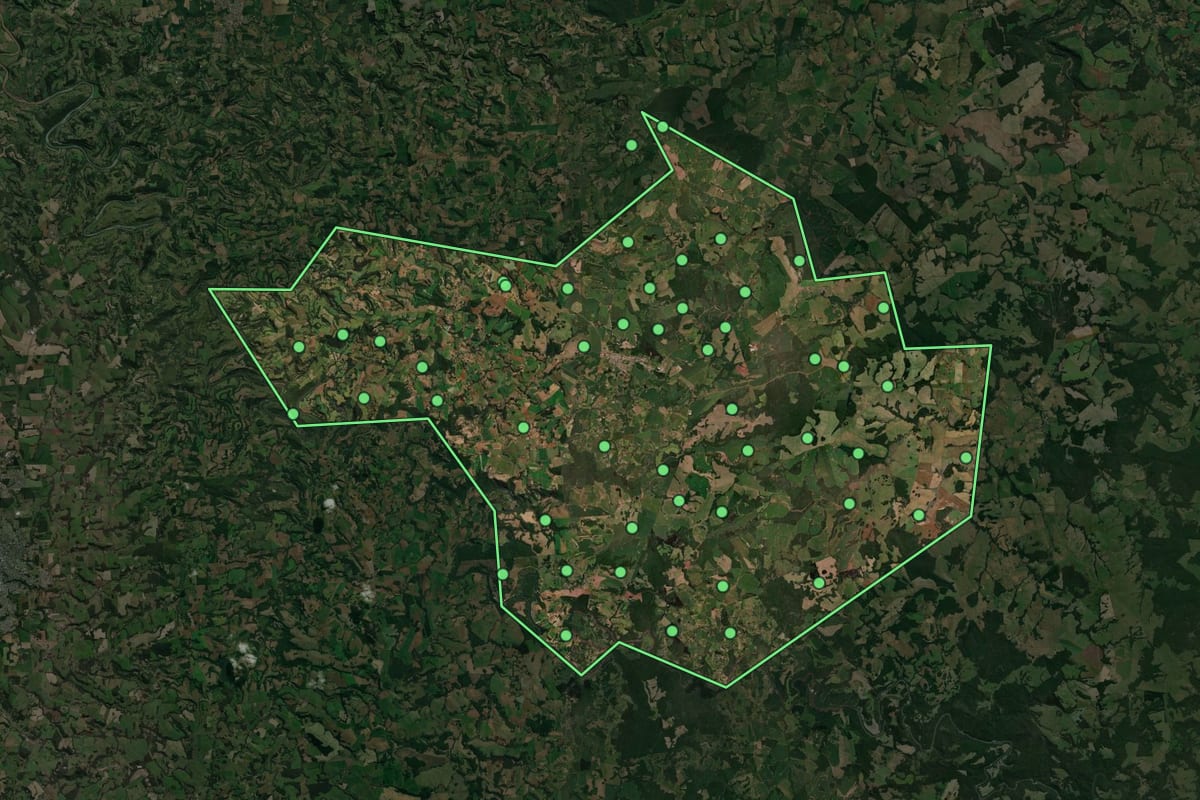 Imagem de satélite de Honório Serpa (PR), com o contorno do município e a posição dos imóveis desta página.