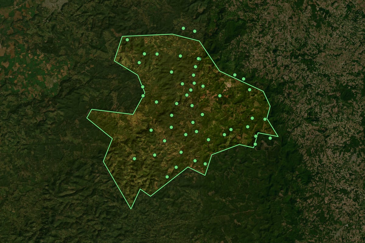 Imagem de satélite de Inácio Martins (PR), com o contorno do município e a posição dos imóveis desta página.
