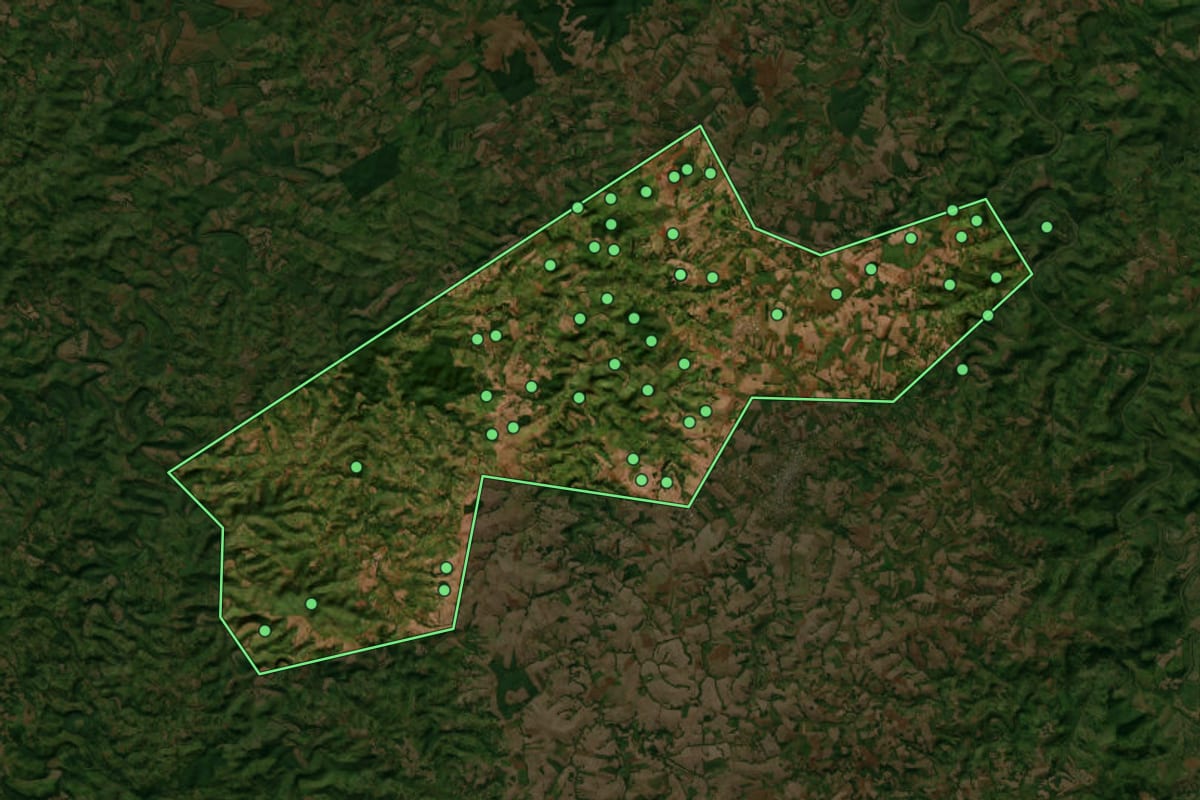 Imagem de satélite de Jardim Alegre (PR), com o contorno do município e a posição dos imóveis desta página.
