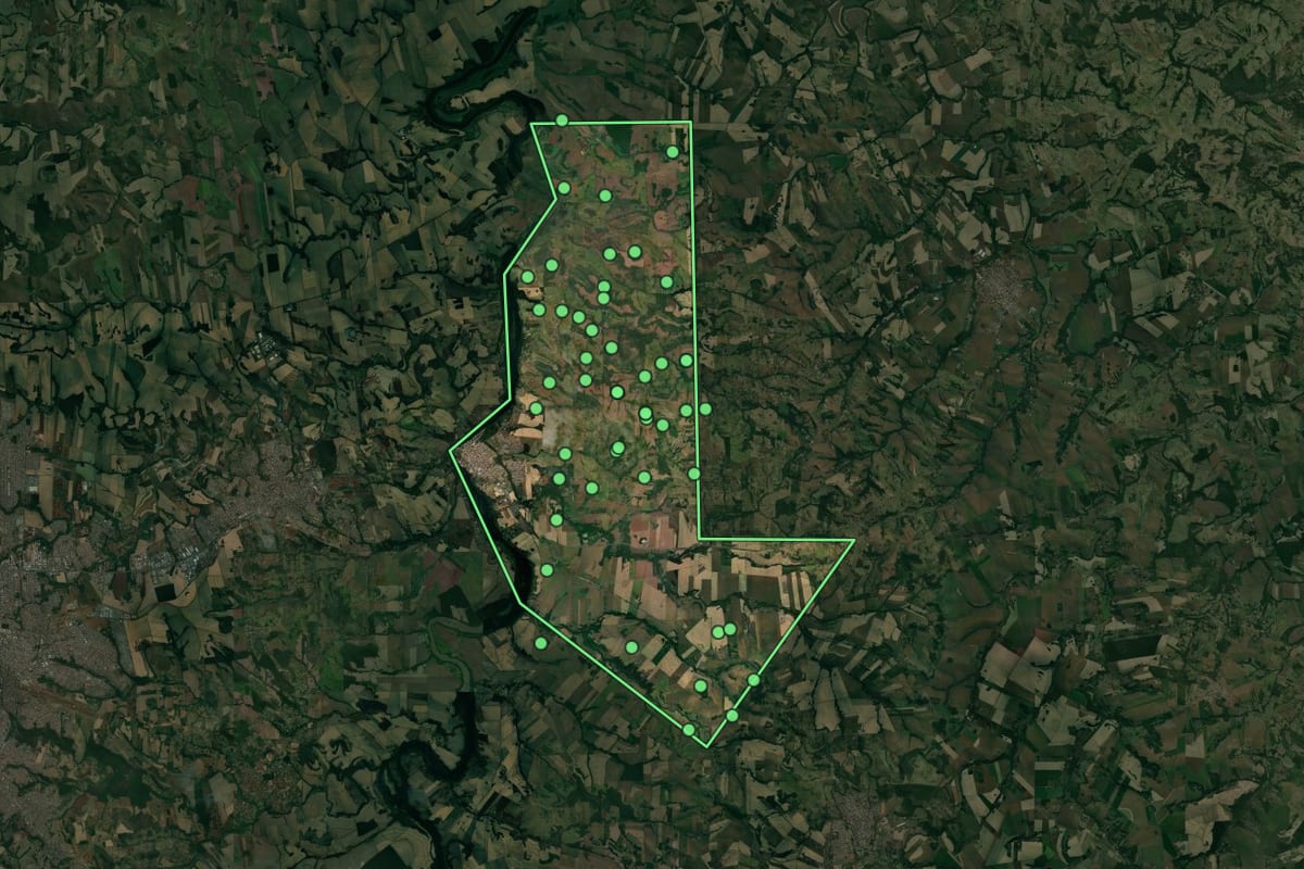 Imagem de satélite de Jataizinho (PR), com o contorno do município e a posição dos imóveis desta página.