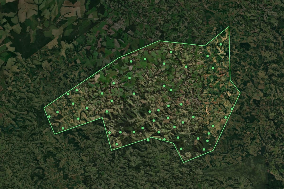 Imagem de satélite de Mato Rico (PR), com o contorno do município e a posição dos imóveis desta página.