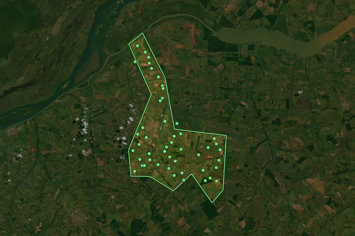 Imagem de satélite de Nova Londrina (PR), com o contorno do município e a posição dos imóveis desta página.