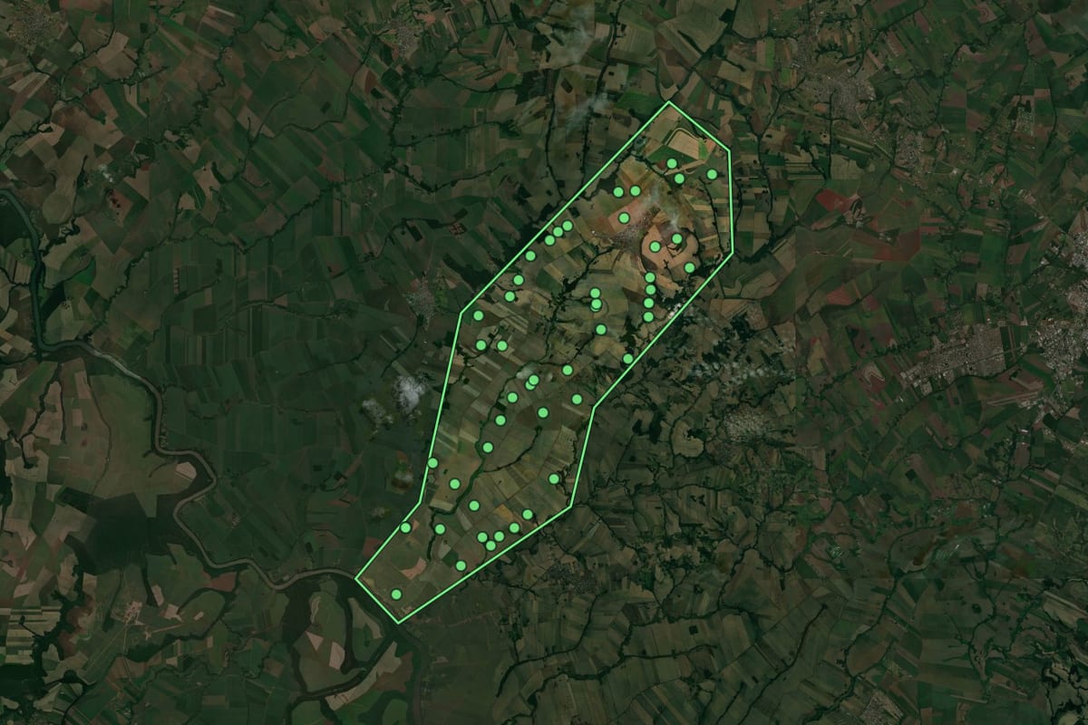 Imagem de satélite de Ourizona (PR), com o contorno do município e a posição dos imóveis desta página.