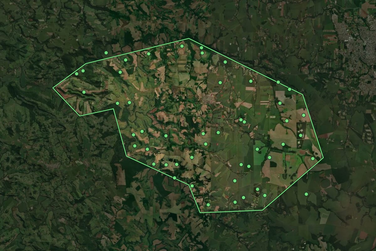 Imagem de satélite de Ouro Verde do Oeste (PR), com o contorno do município e a posição dos imóveis desta página.