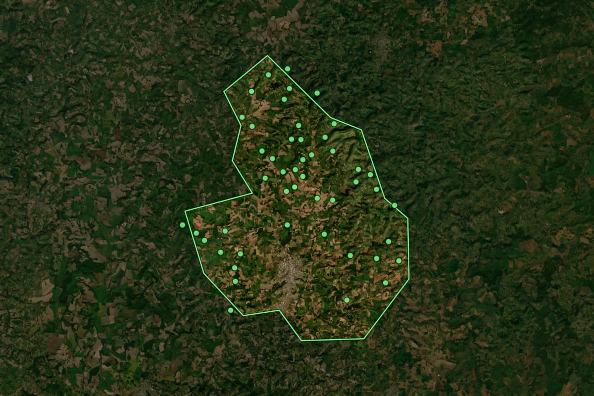 Imagem de satélite de Pato Branco (PR), com o contorno do município e a posição dos imóveis desta página.