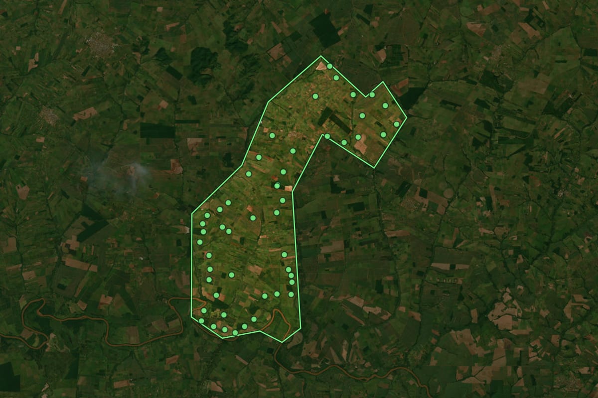 Imagem de satélite de Planaltina do Paraná (PR), com o contorno do município e a posição dos imóveis desta página.
