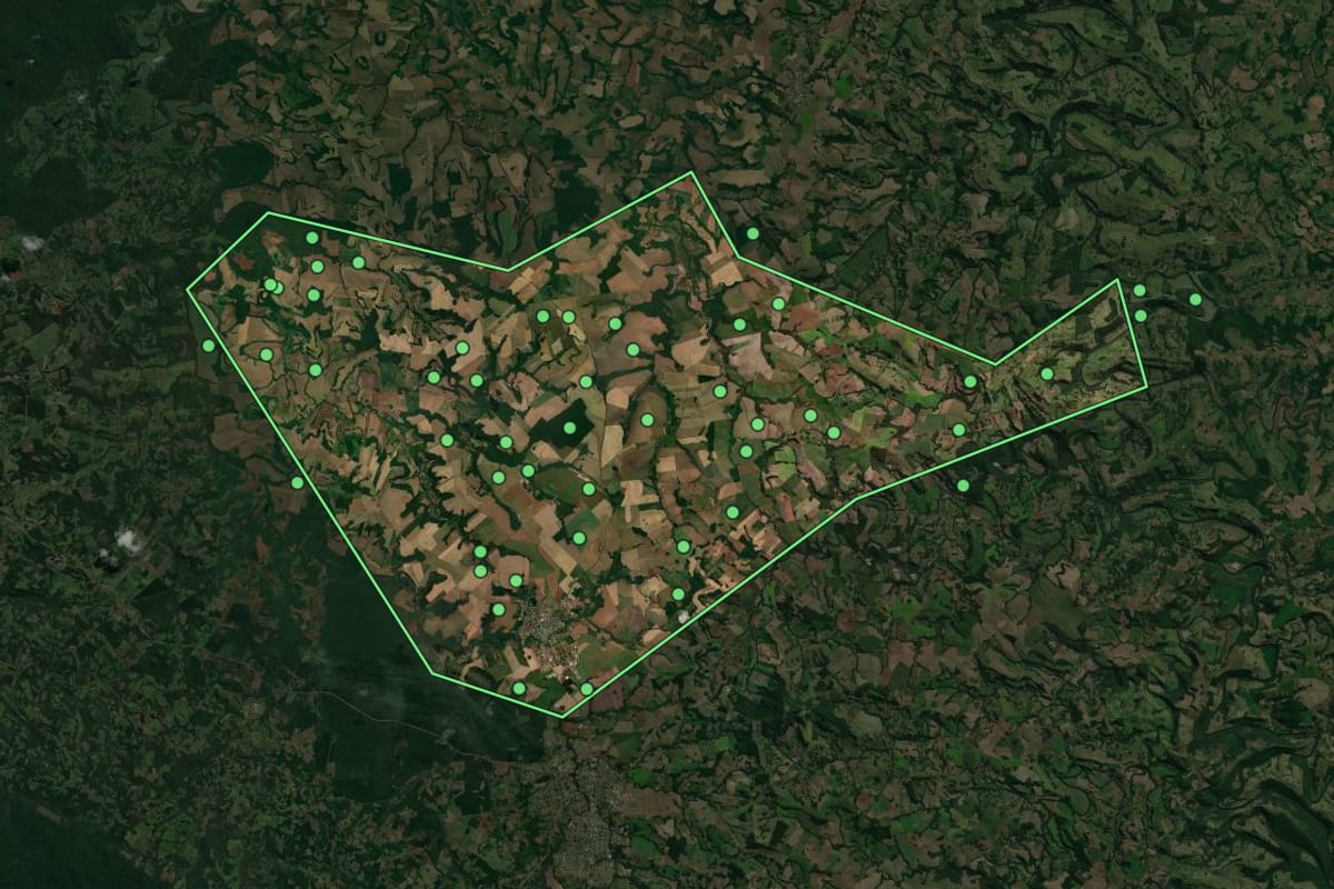 Imagem de satélite de Pranchita (PR), com o contorno do município e a posição dos imóveis desta página.