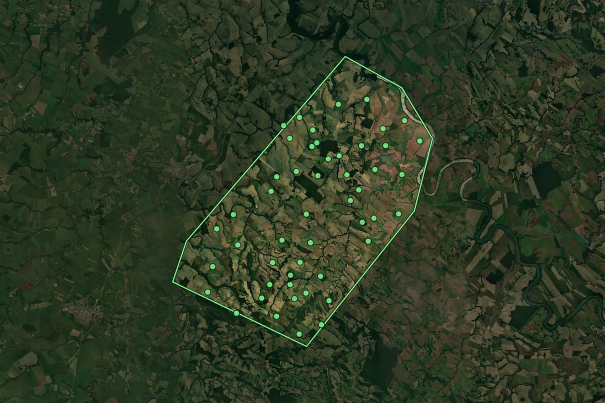 Imagem de satélite de Quinta do Sol (PR), com o contorno do município e a posição dos imóveis desta página.