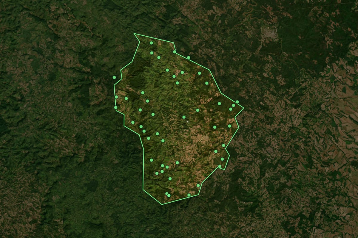 Imagem de satélite de Reserva (PR), com o contorno do município e a posição dos imóveis desta página.