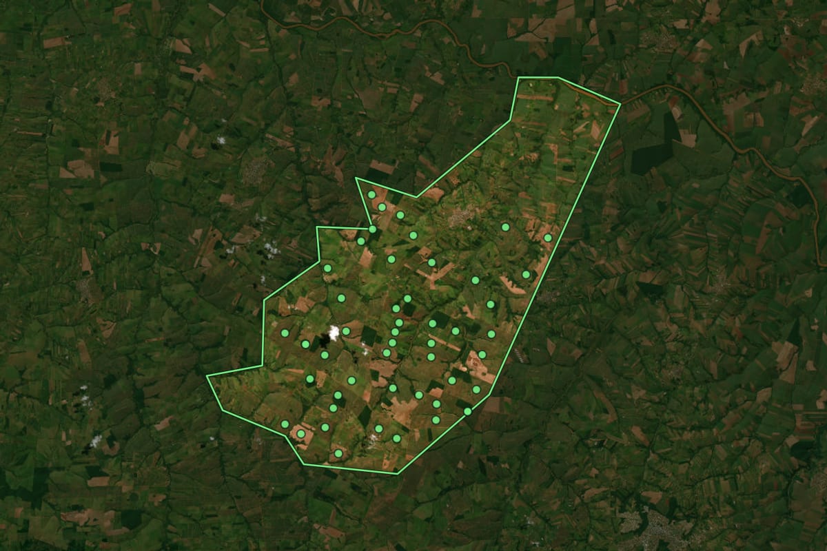 Imagem de satélite de Rondon (PR), com o contorno do município e a posição dos imóveis desta página.